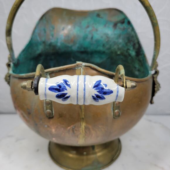 VTG Copper Coal Scuttle Ash Bucket 11" Patina Lion Head Delft Porcelain Handle - Picture 16 of 16